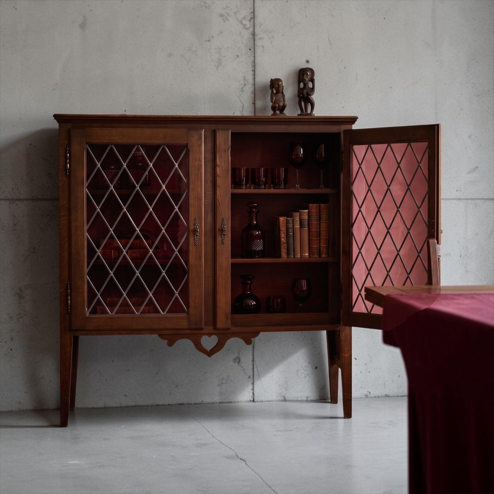 Vintage houten kast / commode met bordeaux loodglas, Ophalen