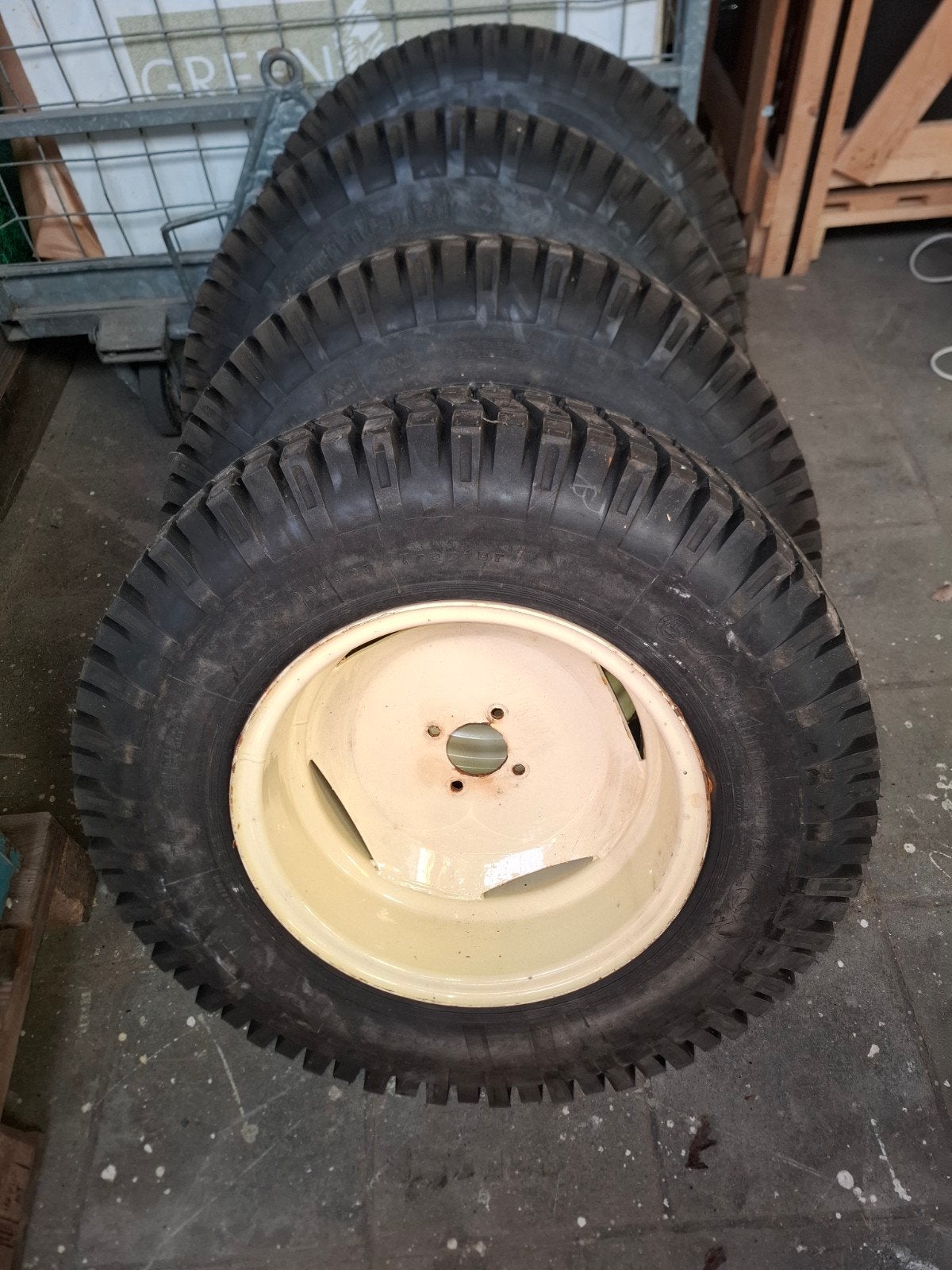Banden 28x9.00 R15 Garden, Ophalen