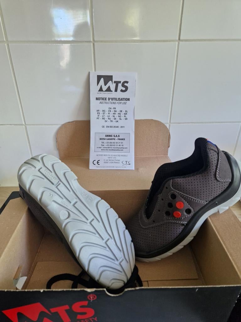 MTS lage veiligheidsschoenen maat 40 NIEUW, Ophalen