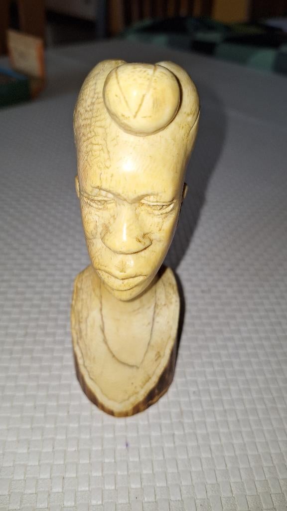 Hoornen hoorn beeldje Afrikaans, Antiek en Kunst, Minder dan 20 cm, Natuurlijk materiaal, Ophalen of Verzenden, Handgemaakt