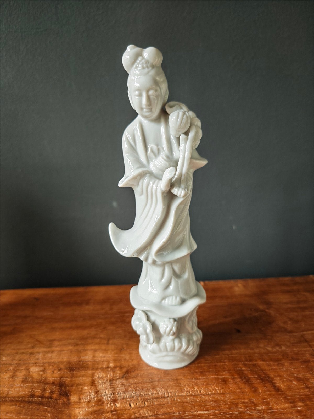 Dame orientale avec fleur en porcelaine blanche, Antiquités & Art, Enlèvement, Blanc
