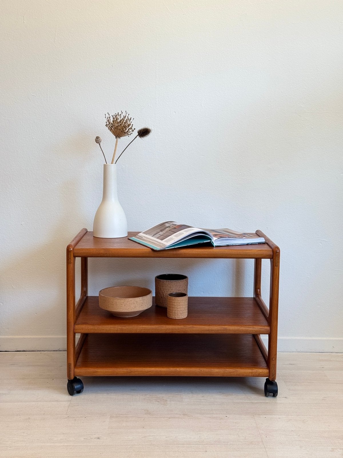 Chariot en teck vintage du milieu du siècle, danois, 1960, Maison & Meubles, 25 à 50 cm, 50 à 100 cm, Comme neuf, Enlèvement