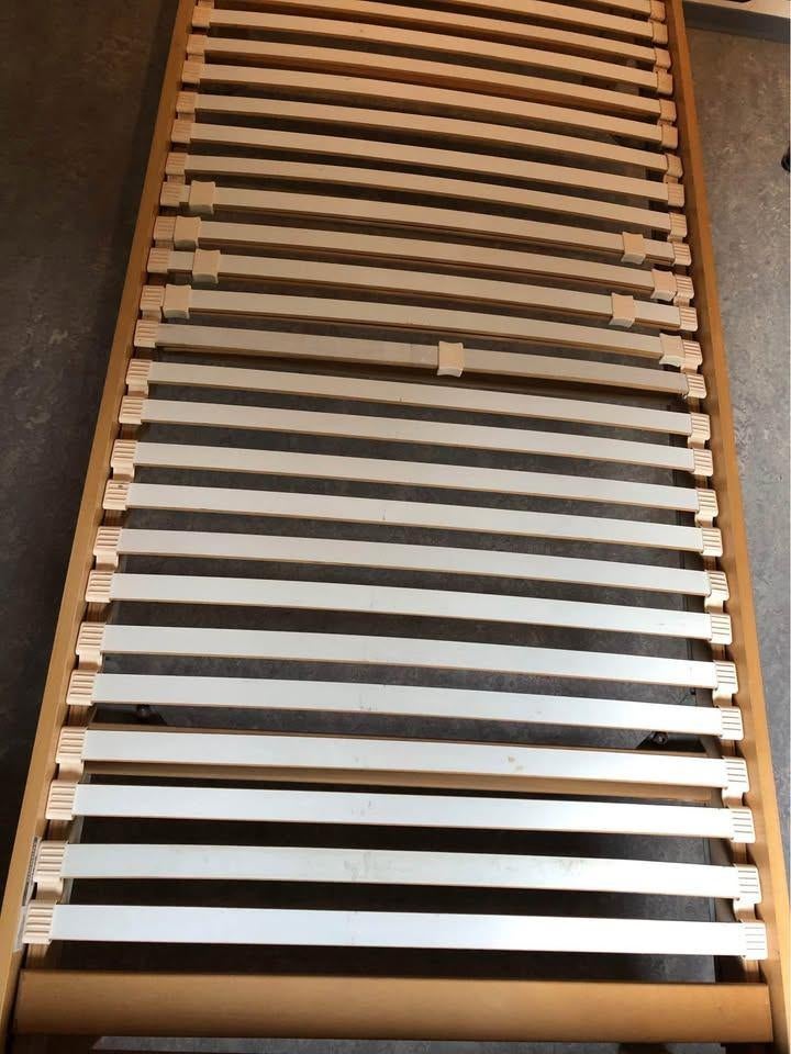 Eenpersoonsbed -+ matras + lattenbodem 90x200, Ophalen, Lattenbodem