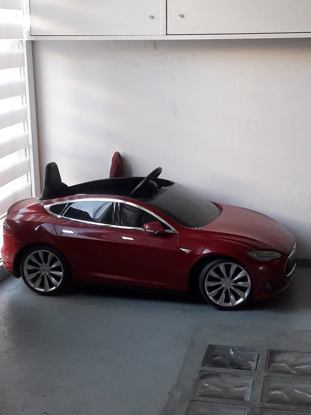 Tesla s pour enfants 2 batteries plus chargeur, Kinderen en Baby's