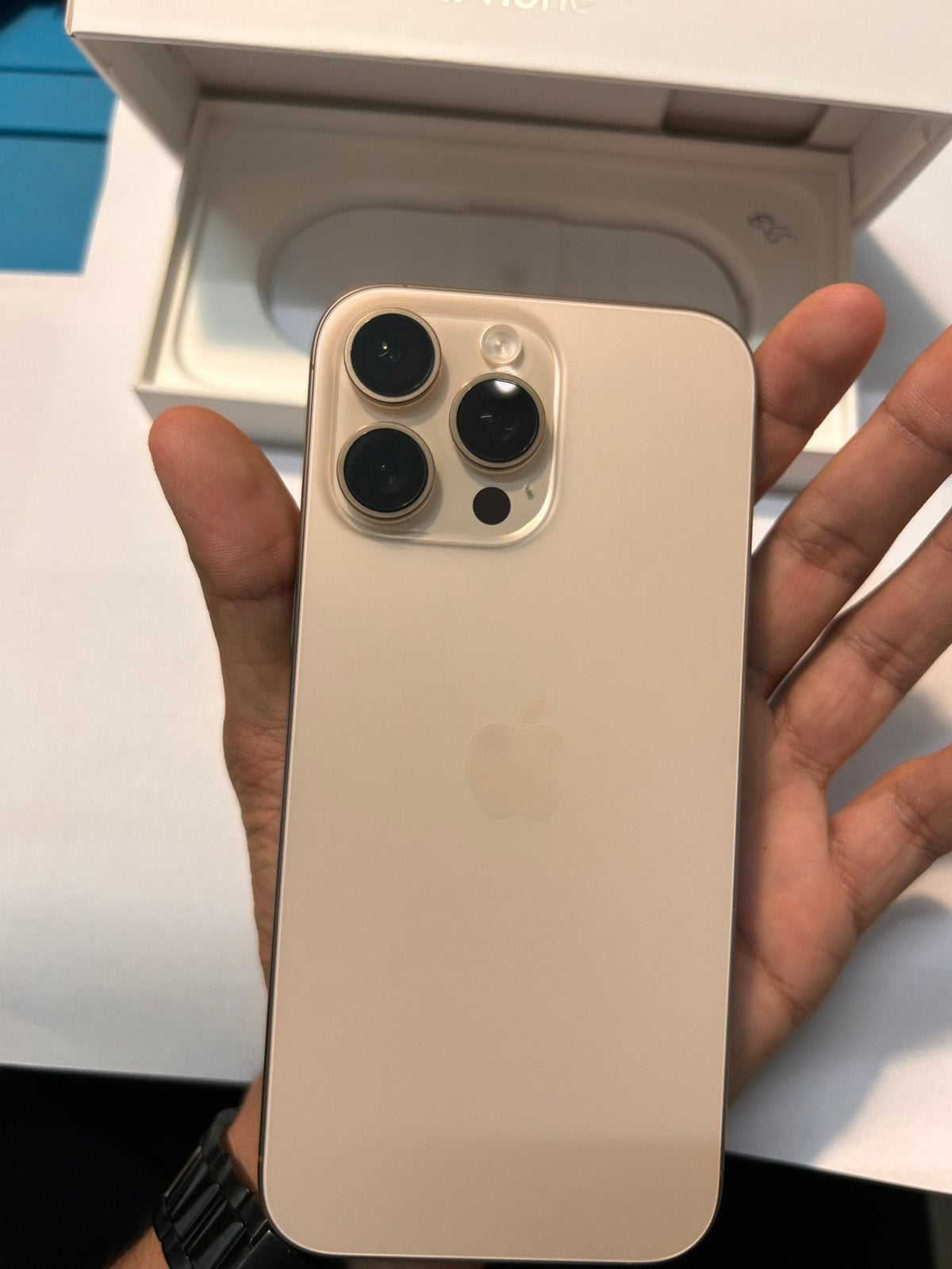 iPhone 16 Pro Max – 98% batterij – 1 jaar garantie, Ophalen of Verzenden, Zo goed als nieuw, OtterBox, IPhone 16