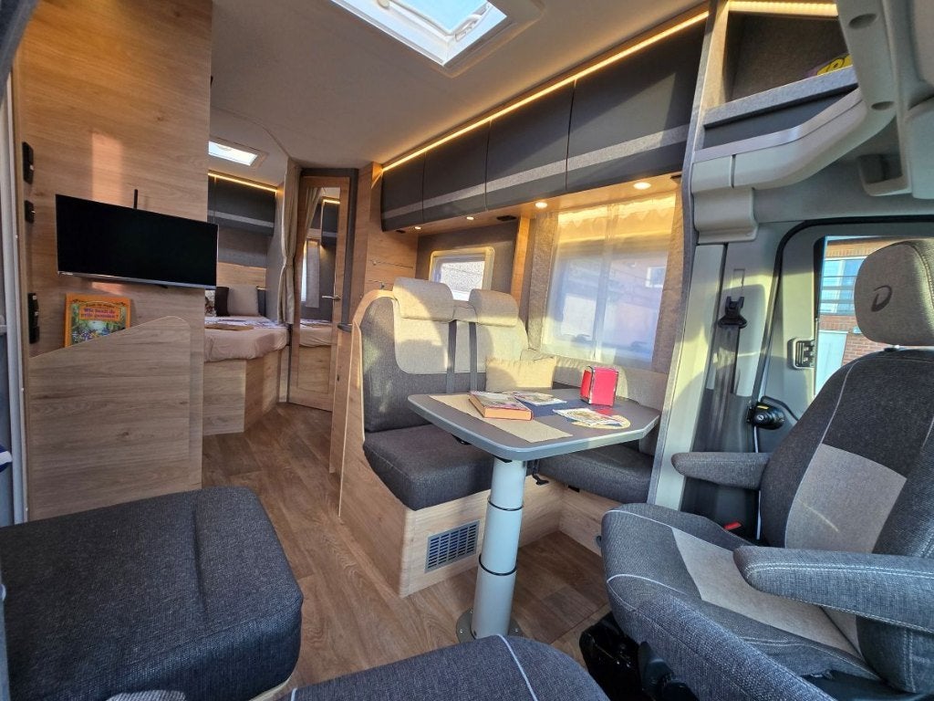 Dethleffs Just Go T6905-06/2024-16.975km+Opties+Garantie, Caravans en Kamperen, Ford, 6 tot 7 meter, Bedrijf, Diesel