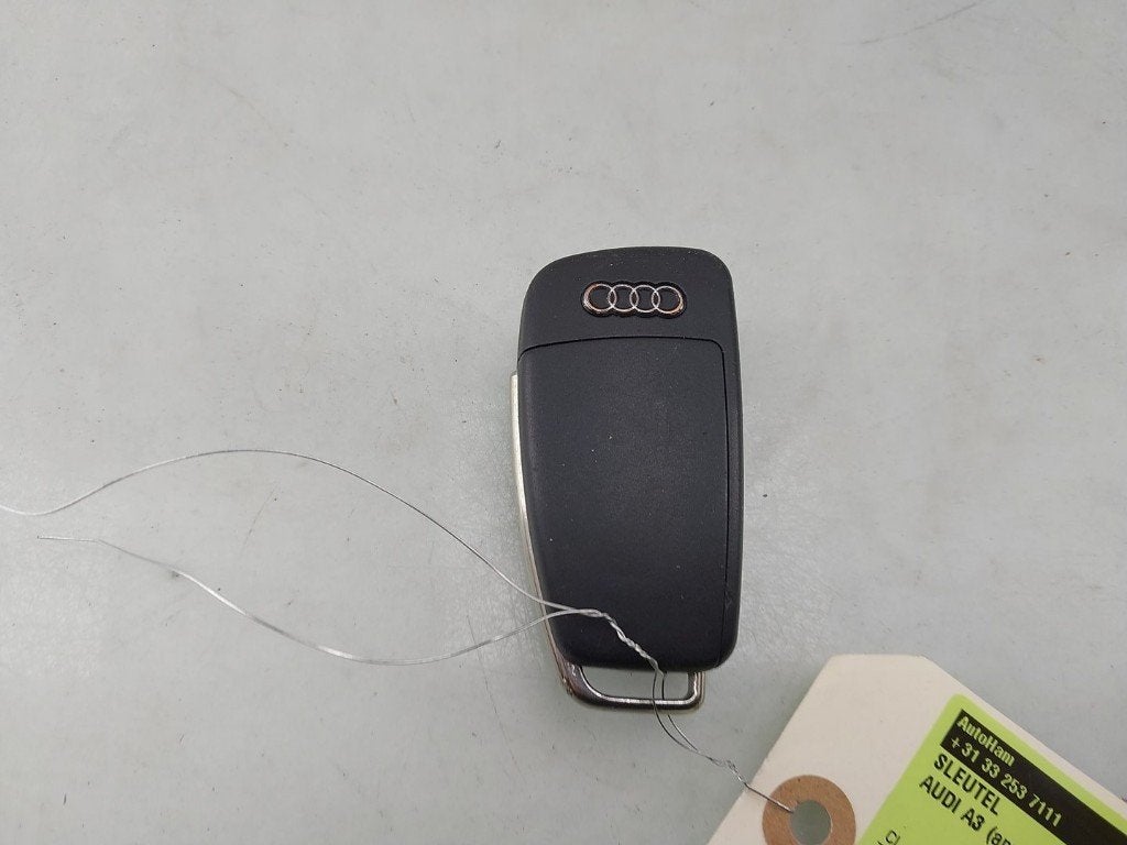 CLE Audi A3 Sportback (8VA / 8VF) (|8V0837220DINF|), Auto-Union-Straße  1,
85057  Ingolstadt, DE, Info@audi.de, Audi, Utilisé