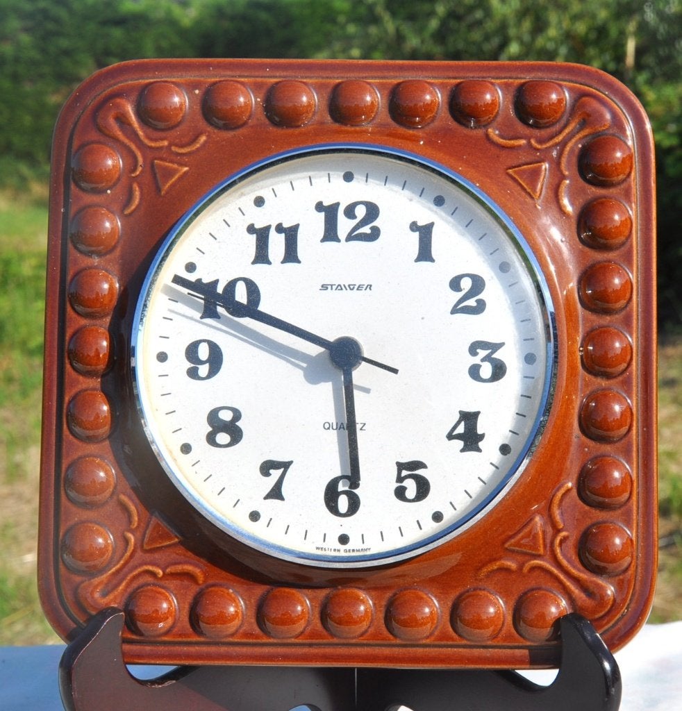 horloge murale vintage en faience staiger quartz, Antiquités & Art, Antiquités | Horloges, Enlèvement ou Envoi