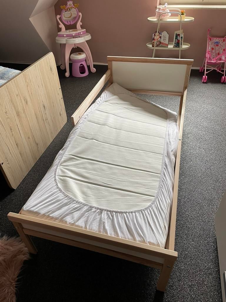 1 persoonsbed met matras zonder lattenbodem, Huis en Inrichting, Ophalen, Nieuw, Eenpersoons