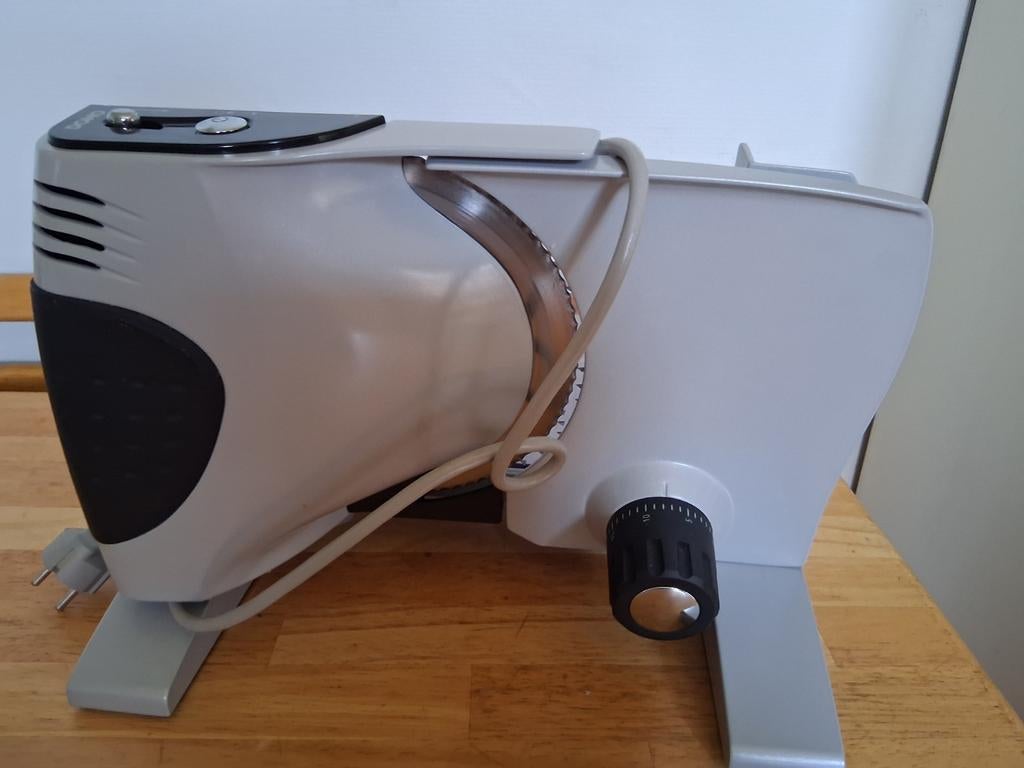 Snijmachine moet weg wegens dubbel gebruik in zeer goede sta, Ophalen