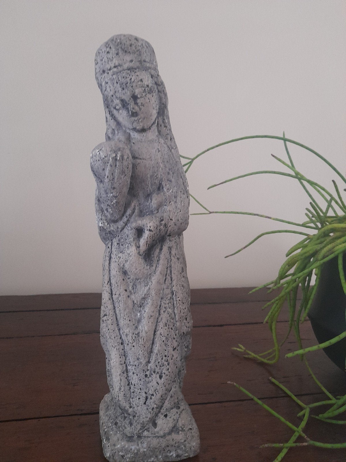 Ancienne statue de Marie, statue d'un saint en pierre de lav, Antiquités & Art, Enlèvement ou Envoi