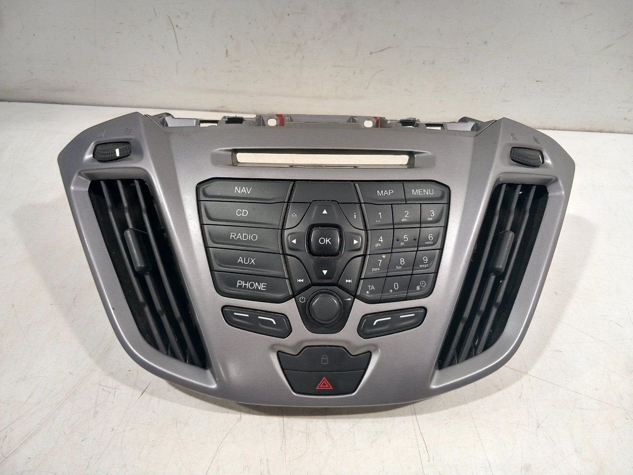 Radio bediening Ford Transit, Ophalen of Verzenden, Van der Ven Autorecycling B.V., Onderdelen@venauto.nl, Ettenseweg 76, 4706 PB Roosendaal, The Netherlands