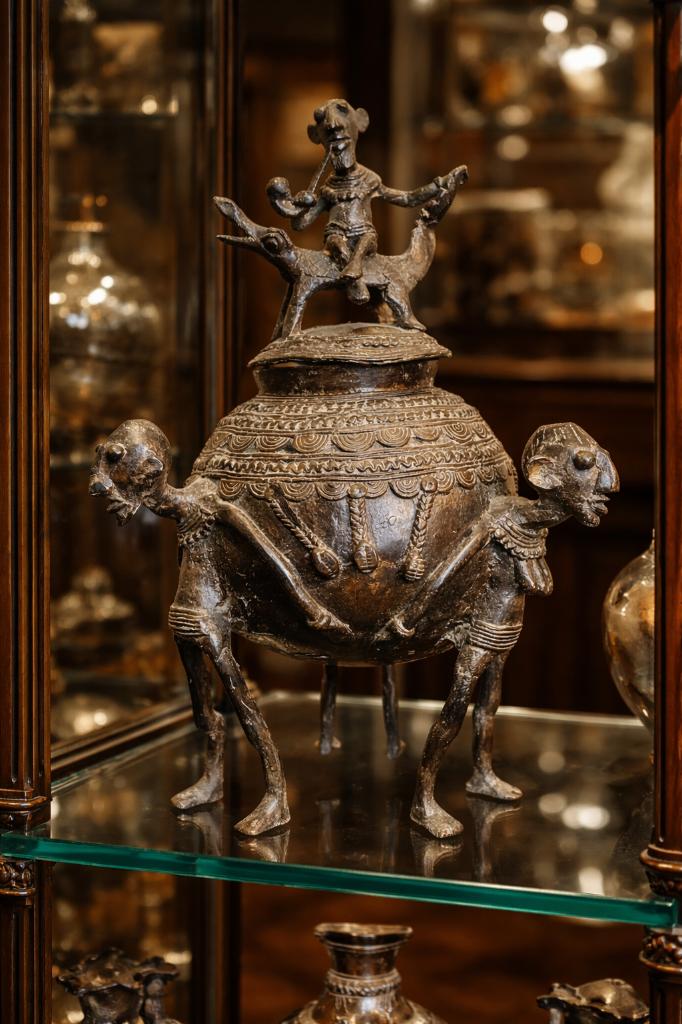 Pot à onguents en bronze Ethnie Dogon du XIXe siècle, Enlèvement ou Envoi