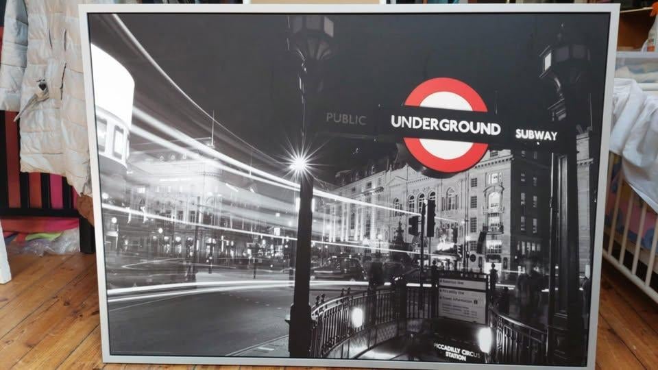 Toile métro de Londres, Enlèvement