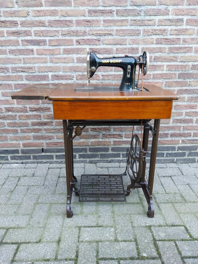 Antieke naaimachine, Antiek en Kunst, Ophalen