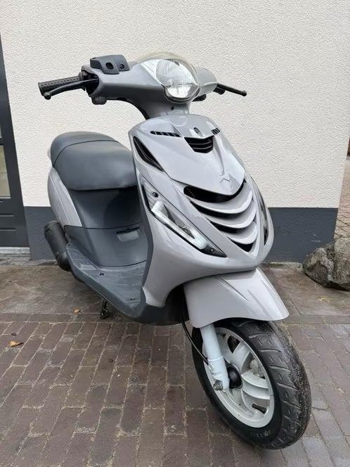 Piaggio zip 2t a klasse gezocht!, Fietsen en Brommers, Scooters | Piaggio, Ophalen, Zo goed als nieuw, Zip