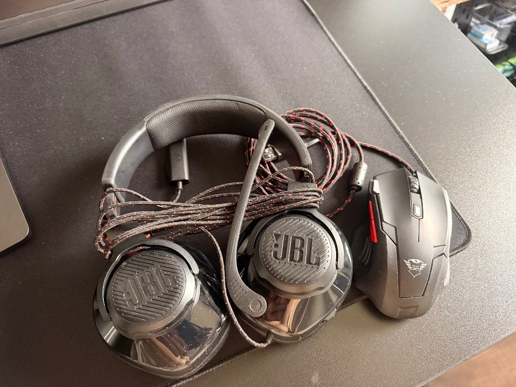 🎮 JBL Quantum Headset + Trust GXT Muis, Computers en Software, Headsets, Zo goed als nieuw, Over-ear, Bedraad, Gaming headset