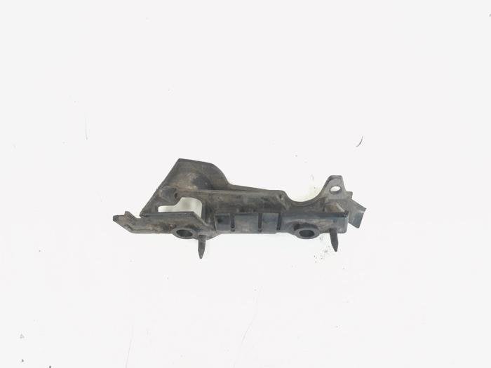Support pare-chocs avant gauche d'un Audi A4, Autos : Pièces & Accessoires, -, 3 mois de garantie, Audi, Utilisé