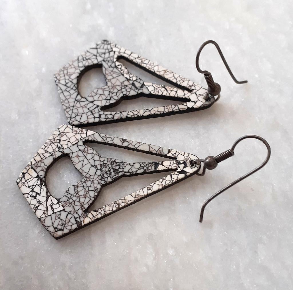 oorbellen hangers vintage ornament met marmer patroon '90, Handtassen en Accessoires, Oorbellen, Nieuw, Hangers, Zwart, Ophalen of Verzenden