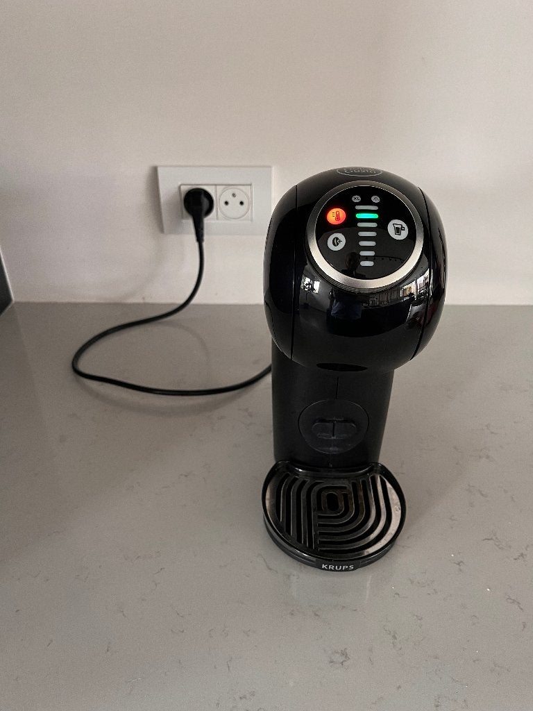 Dolce Gusto Krups Genio S – Zwart – Werkt perfect, Elektronische apparatuur, Ophalen, Gebruikt, Koffiemachine, 2 tot 4 kopjes