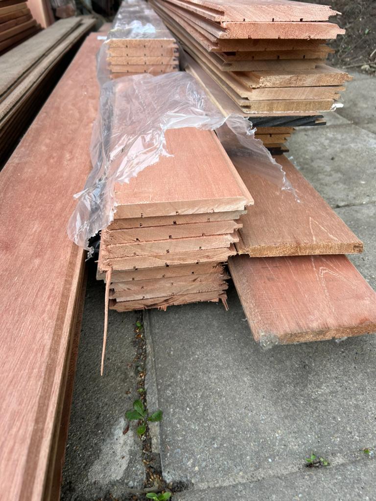 Top lot 15 m2 meranti planchetten, Tuin en Terras, Ophalen, Zo goed als nieuw