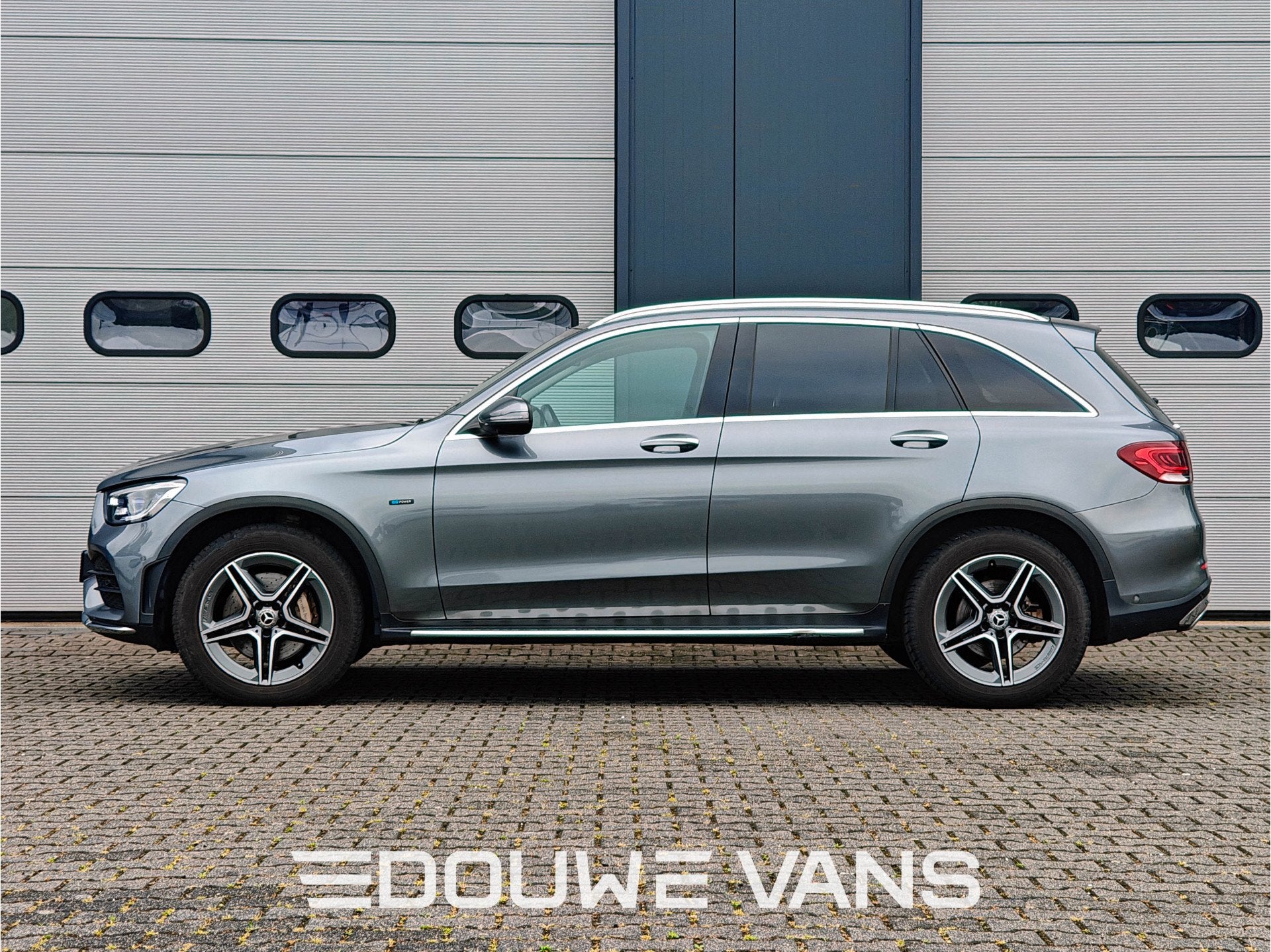 Mercedes-Benz GLC 300e 4MATIC Panorama Burmester 360 Camera, Auto's, Automaat, Gebruikt, 4 cilinders, 320 pk