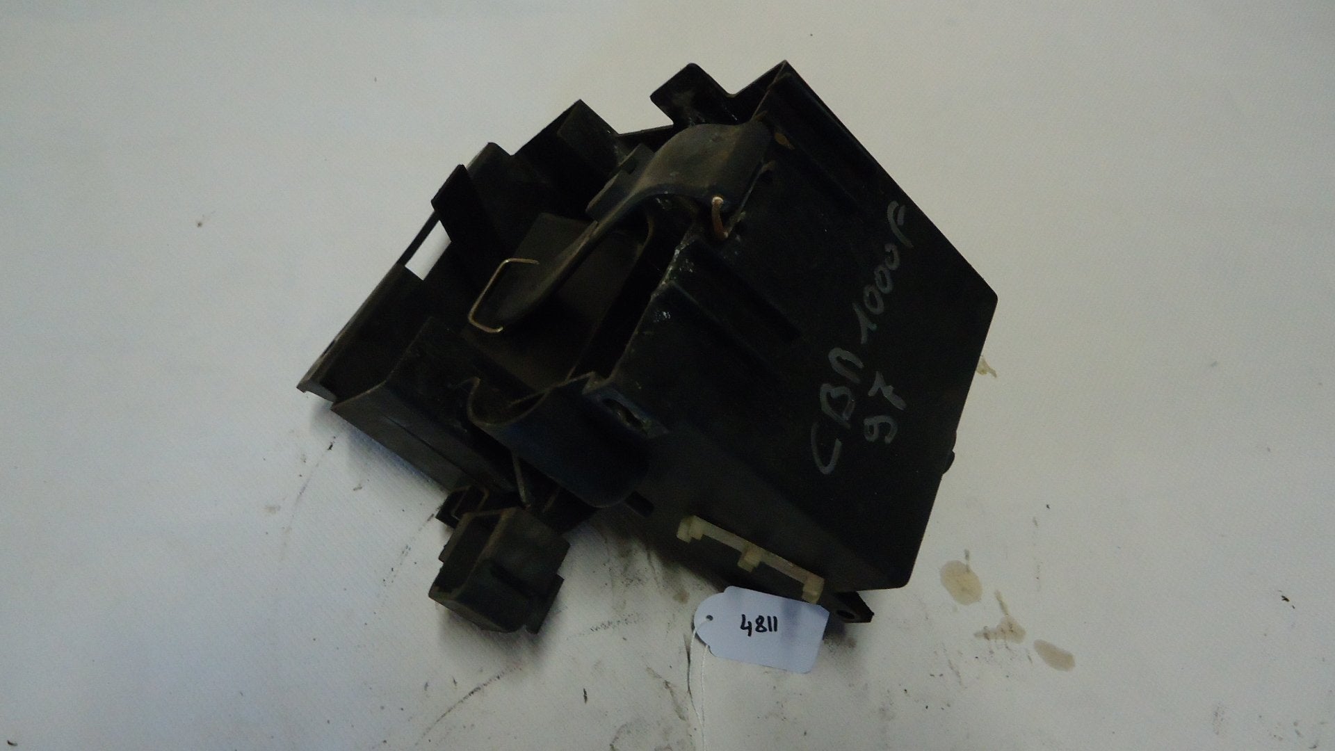 CBR1000F 1993 - 1996 Honda Batterijbak D1-11134