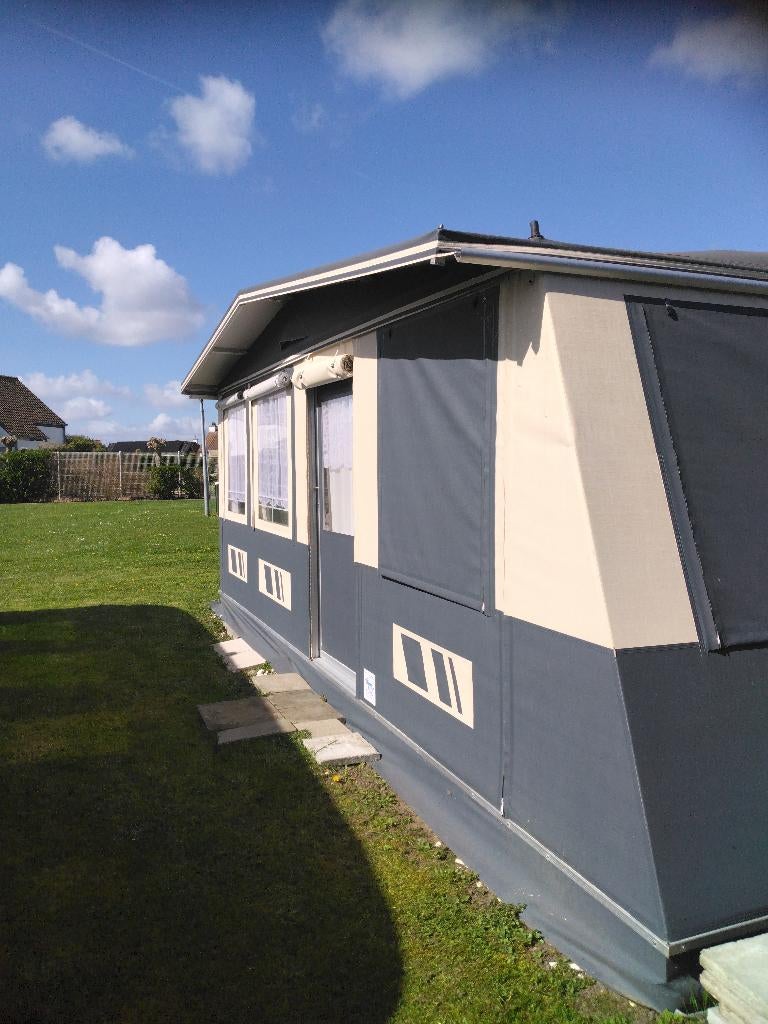 mooie wilk caravan de luxe  met nieuwe  voortent, Caravans en Kamperen, Caravans, 2 aparte bedden, Ringverwarming, Standaardzit