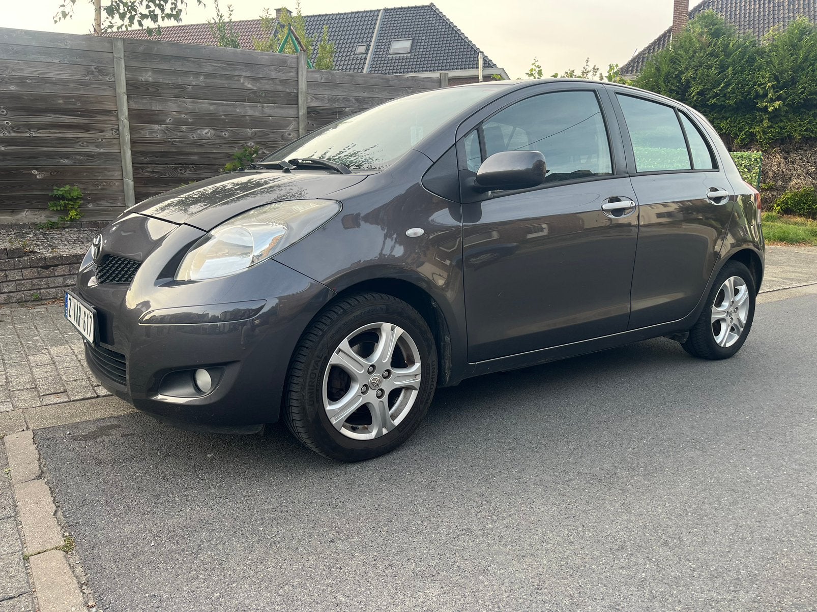 Toyota Yaris 1.3 Essence ⛽️⛽️ Airco, Argent ou Gris, Achat, Air conditionné, Entreprise