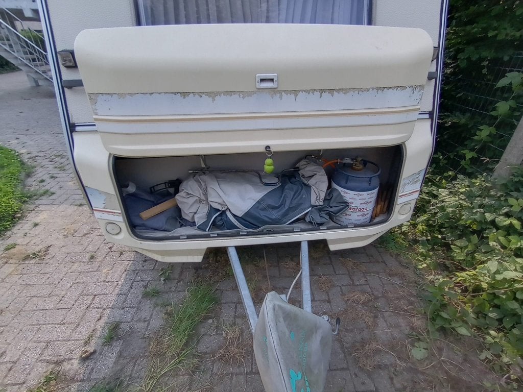 caravan, Jusqu'à 4, Coin salon convertible, 750 - 1000 kg, Particulier