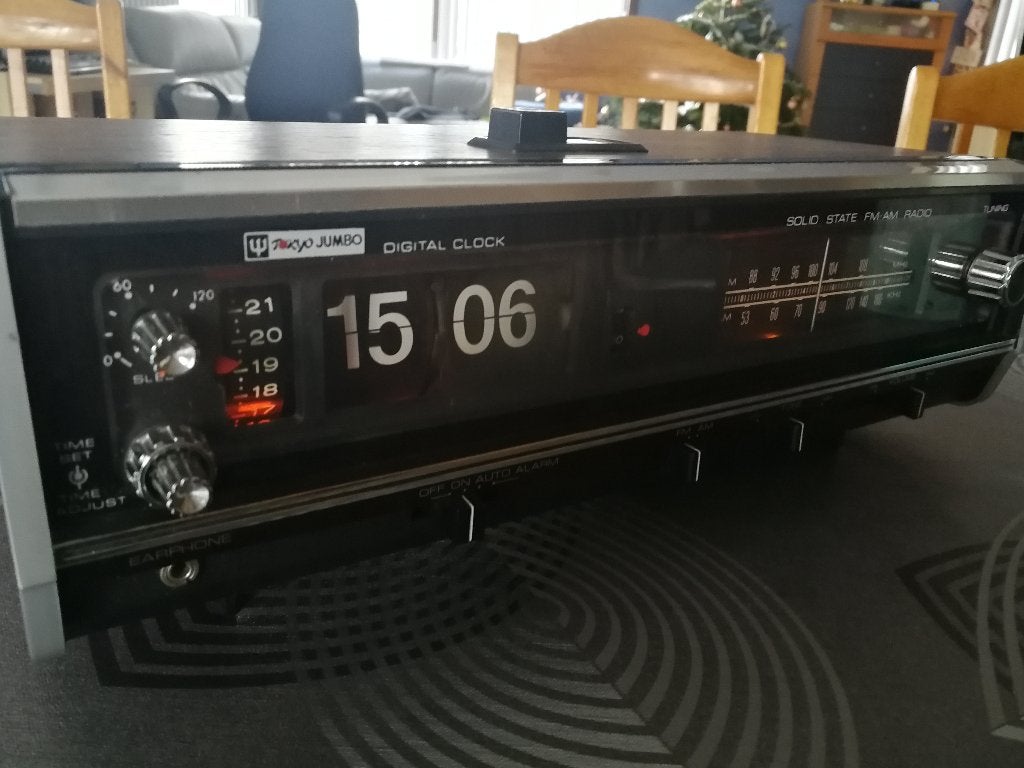 Flip klokradio Tokyo Jumbo RD-150 uit 1976, Enlèvement