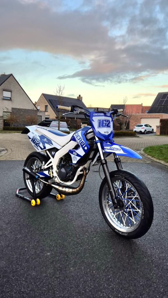 DERBI SENDA (CUSTOM BUILD), 6 versnellingen, Ophalen of Verzenden, 50 cc, Klasse B (45 km/u)