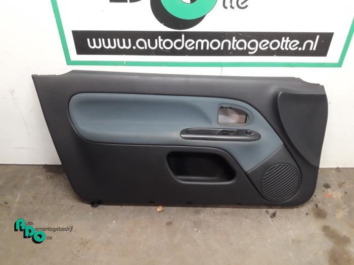 Revêtement portière 2portes gauche d'un Renault Clio (Clio, Renault, -, 3 mois de garantie, Utilisé