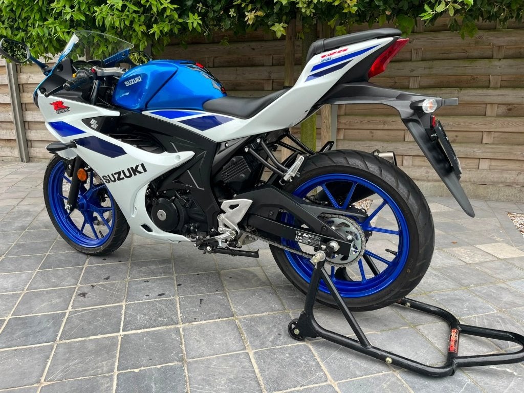 Suzuki GSX 125-R 10/2025 **2100KM** perfecte staat !!**, Motoren, Nieuw, Bedrijf, Sport, 11 kW of minder