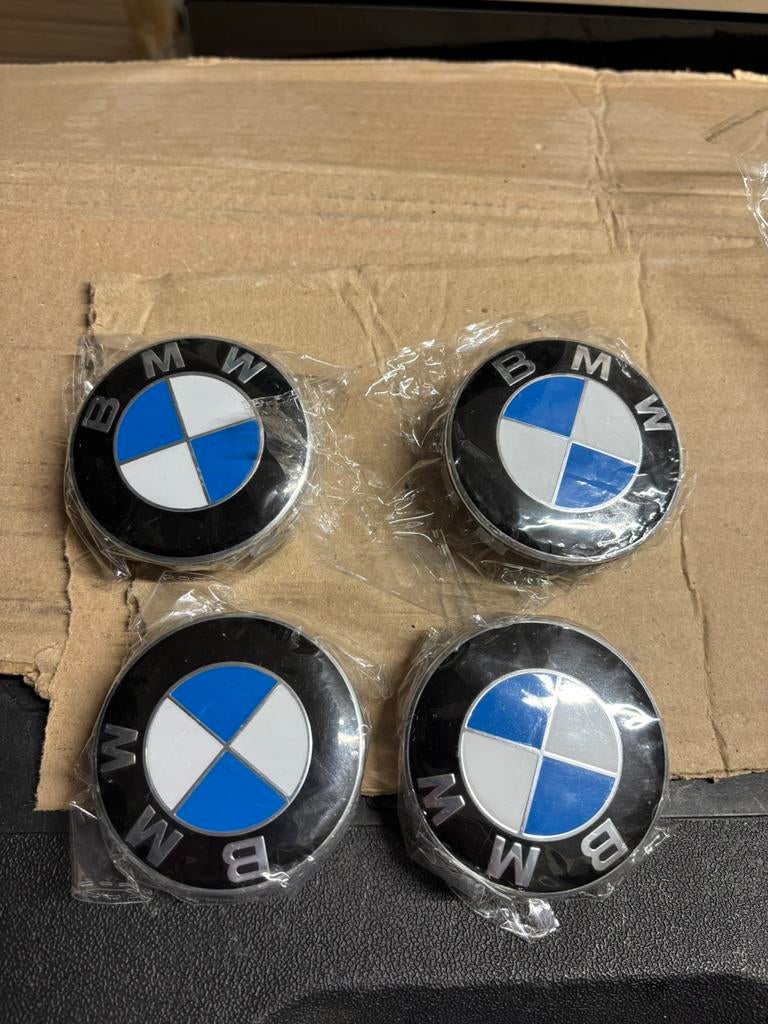 Set BMW wieldoppen/naafdoppen nieuw in verpakking, Auto diversen, Wieldoppen, Ophalen of Verzenden, Zo goed als nieuw