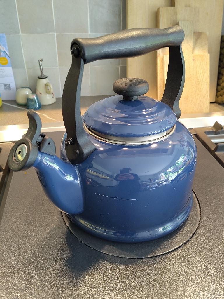 Le Creuset fluitketel Tradition - 2.1l, Huis en Inrichting, Keuken | Potten en Pannen, Ophalen, Gebruikt, Overige materialen, Overige typen
