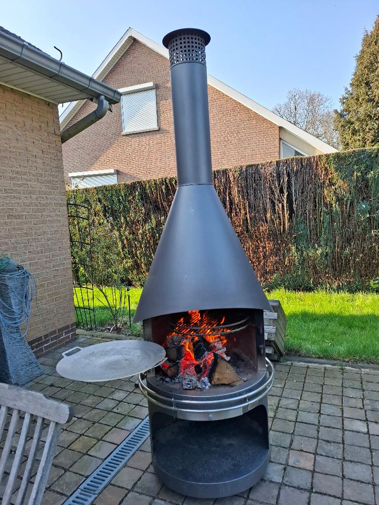 BBQ SONSY ADES, Tuin en Terras, Buitenkeukens, Ophalen, Houtskool, Zo goed als nieuw, Vrijstaand