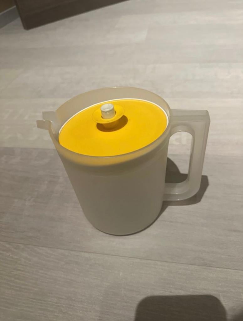 Tupperware kan (ongeveer 1,5 liter), Ophalen of Verzenden, Gebruikt, Geel, Beker of Kan