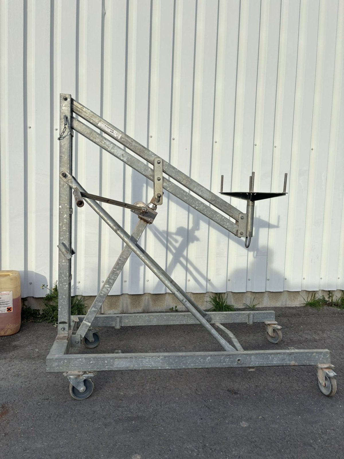 Krachtarm poutrellift te huur, Doe-het-zelf en Bouw, Steigers, Ophalen, Zo goed als nieuw