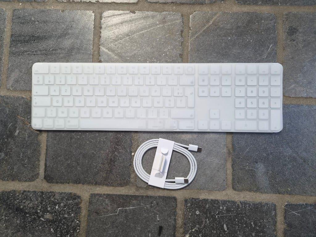 Apple keyboard magic touch id azerty, Computers en Software, Toetsenborden, Ophalen, Draadloos, Apple, Nieuw