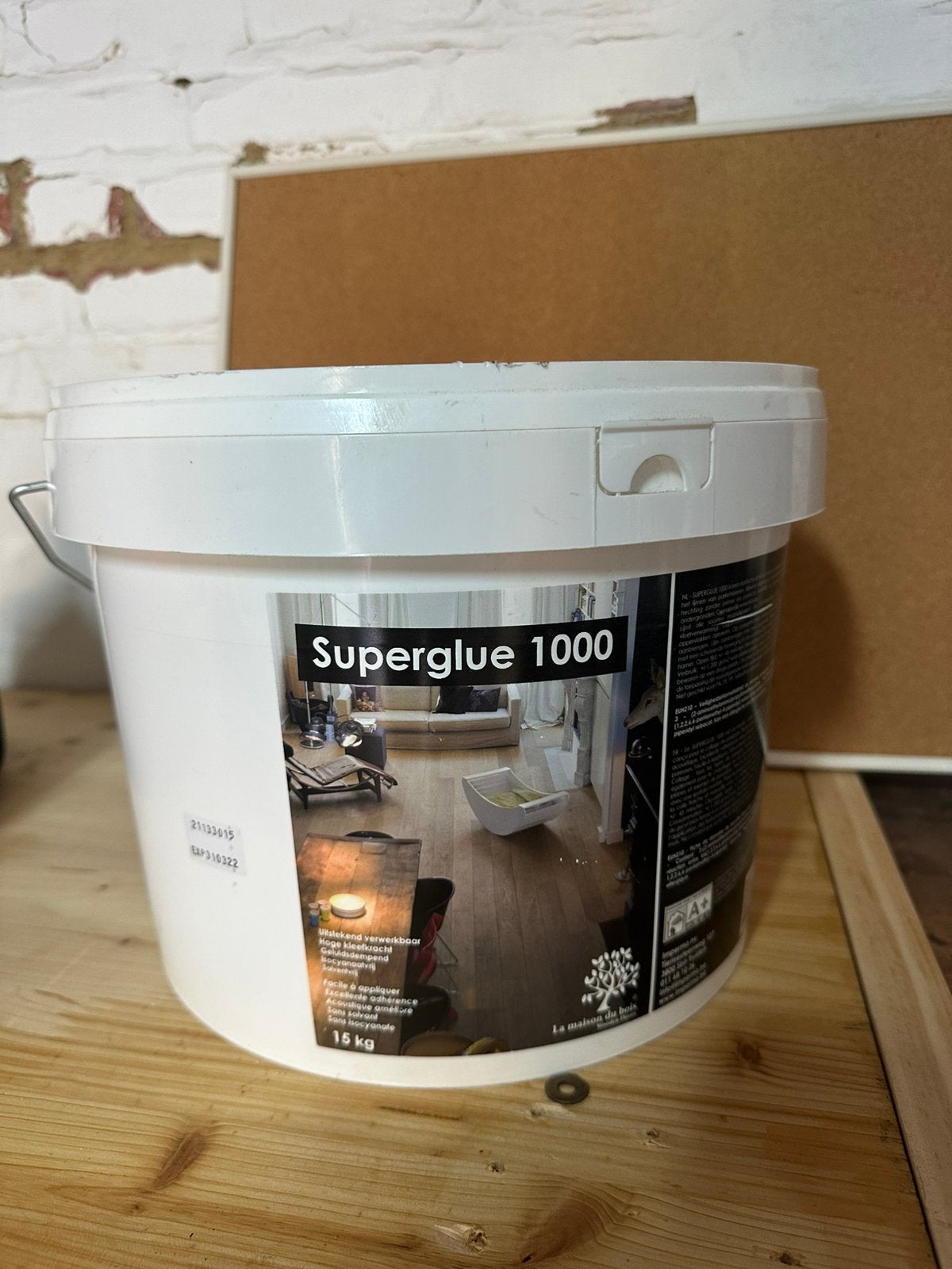 Opgeopende grote emmer parketlijm (15 kg), Doe-het-zelf en Bouw, Ophalen, Nieuw