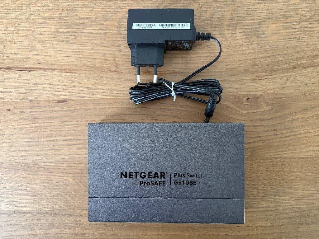 NETGEAR GS108E - Netwerk Switch - Smart Managed, Computers en Software, Netwerk switches, Ophalen of Verzenden, Zo goed als nieuw
