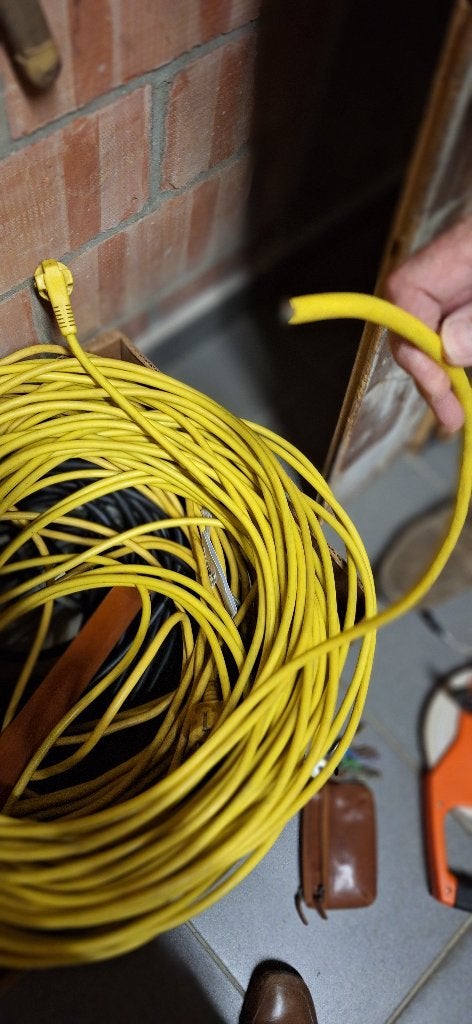 1 gele verlengkabel van 40 meter, te Mortsel, Ophalen, Gebruikt, Stekker