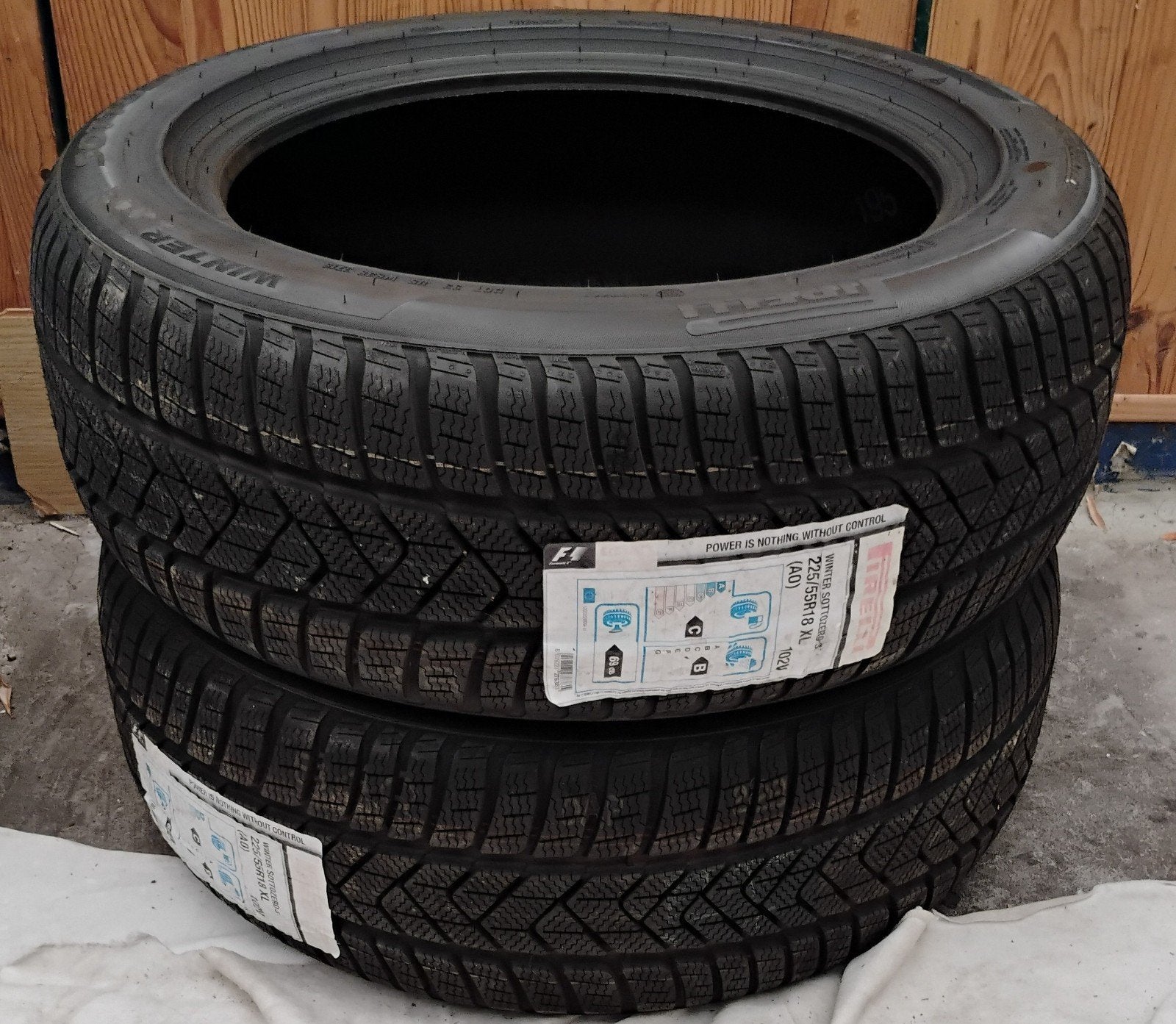 2 Pneus 225/55/18 Neuve PIRELLI, Enlèvement