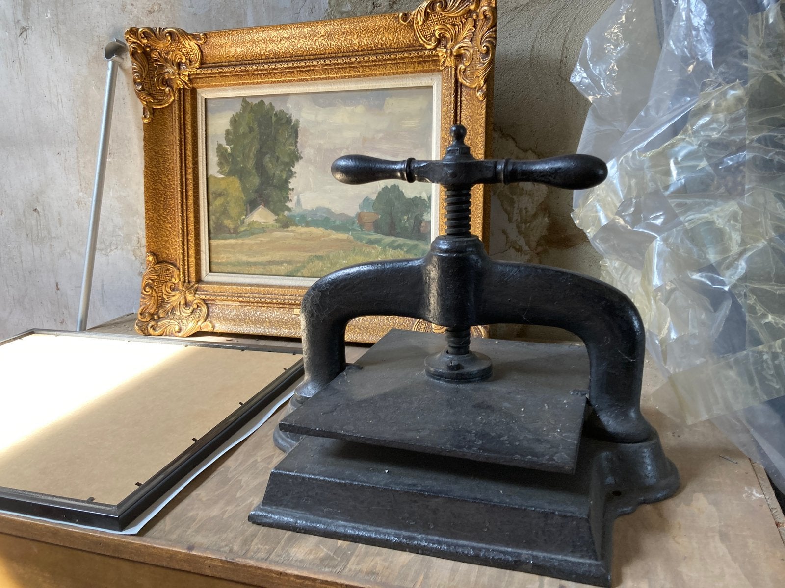 Presse de notaire en fonte et petit materiel de reliure, Enlèvement