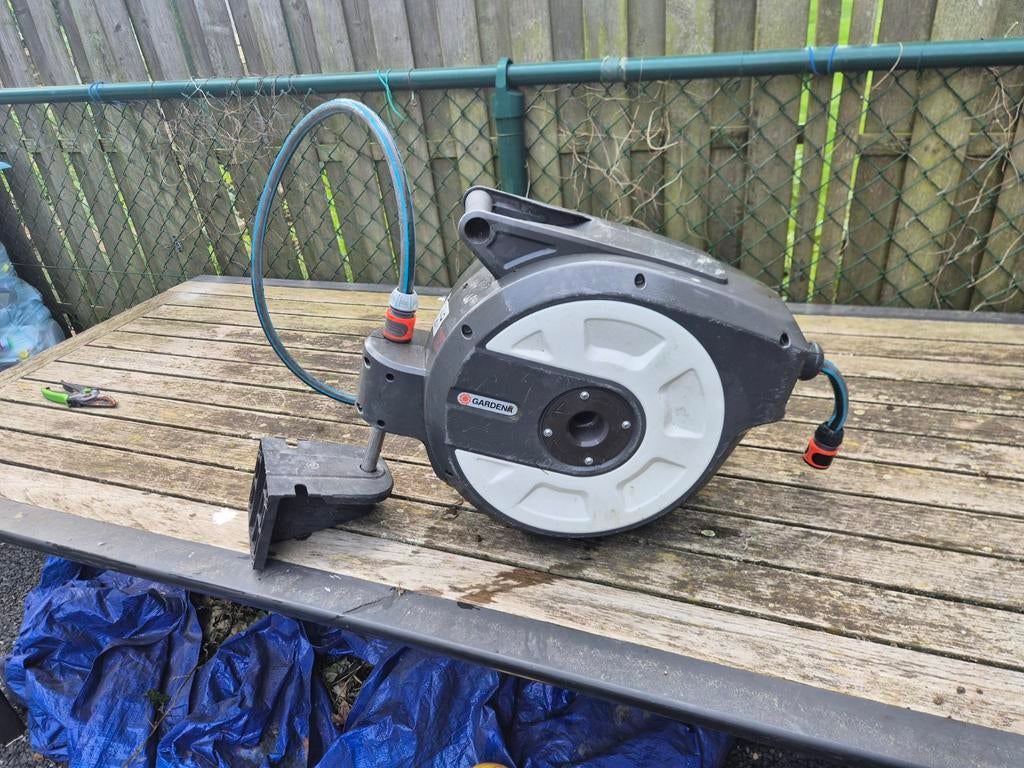 Gardena automatische tuinslang 20m, Doe-het-zelf en Bouw, Gereedschap | Zaagmachines, Ophalen