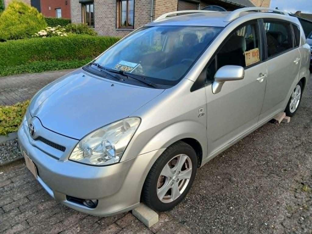 Toyota Verso Corolla 20D EXPORT, Autos, Toyota, Argent ou Gris, Attache-remorque, 7 places, Boîte manuelle