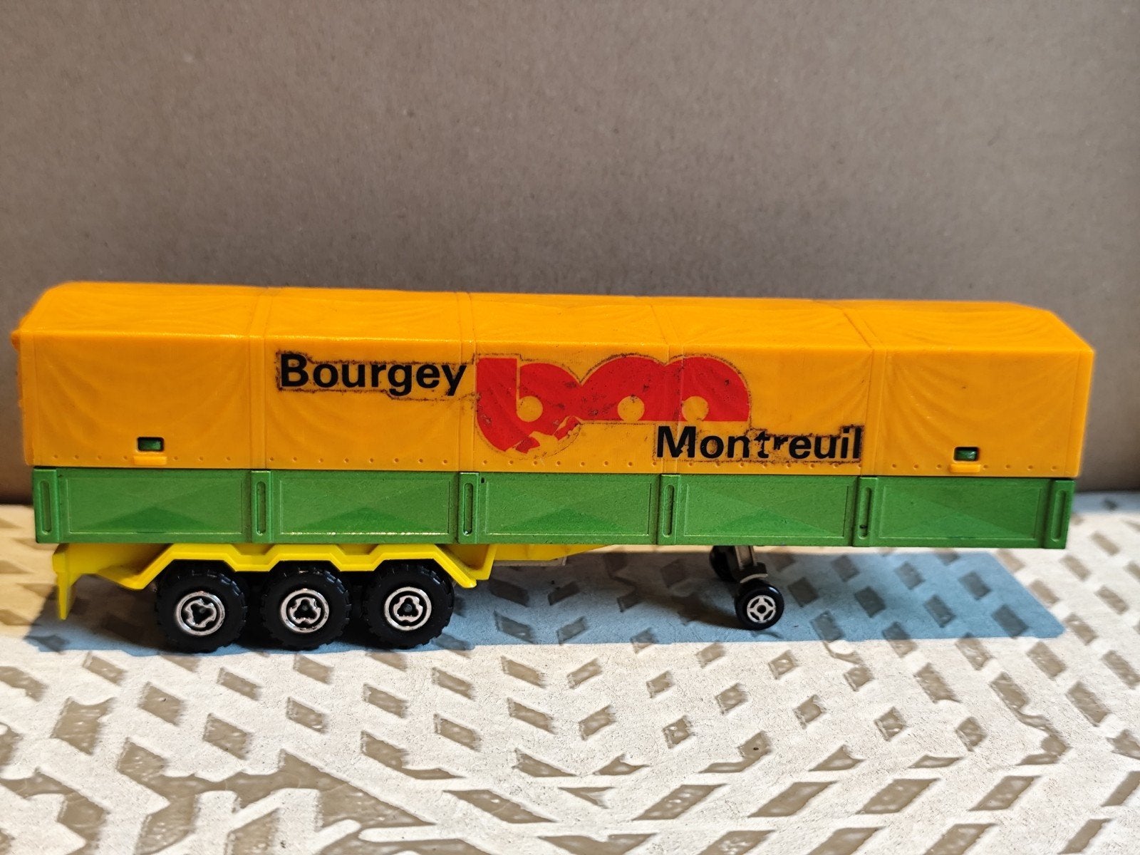 Camion Majorette Saviem Bourgey Montreuil, Hobby & Loisirs créatifs, Voitures miniatures | 1:50, Majorette, Enlèvement ou Envoi