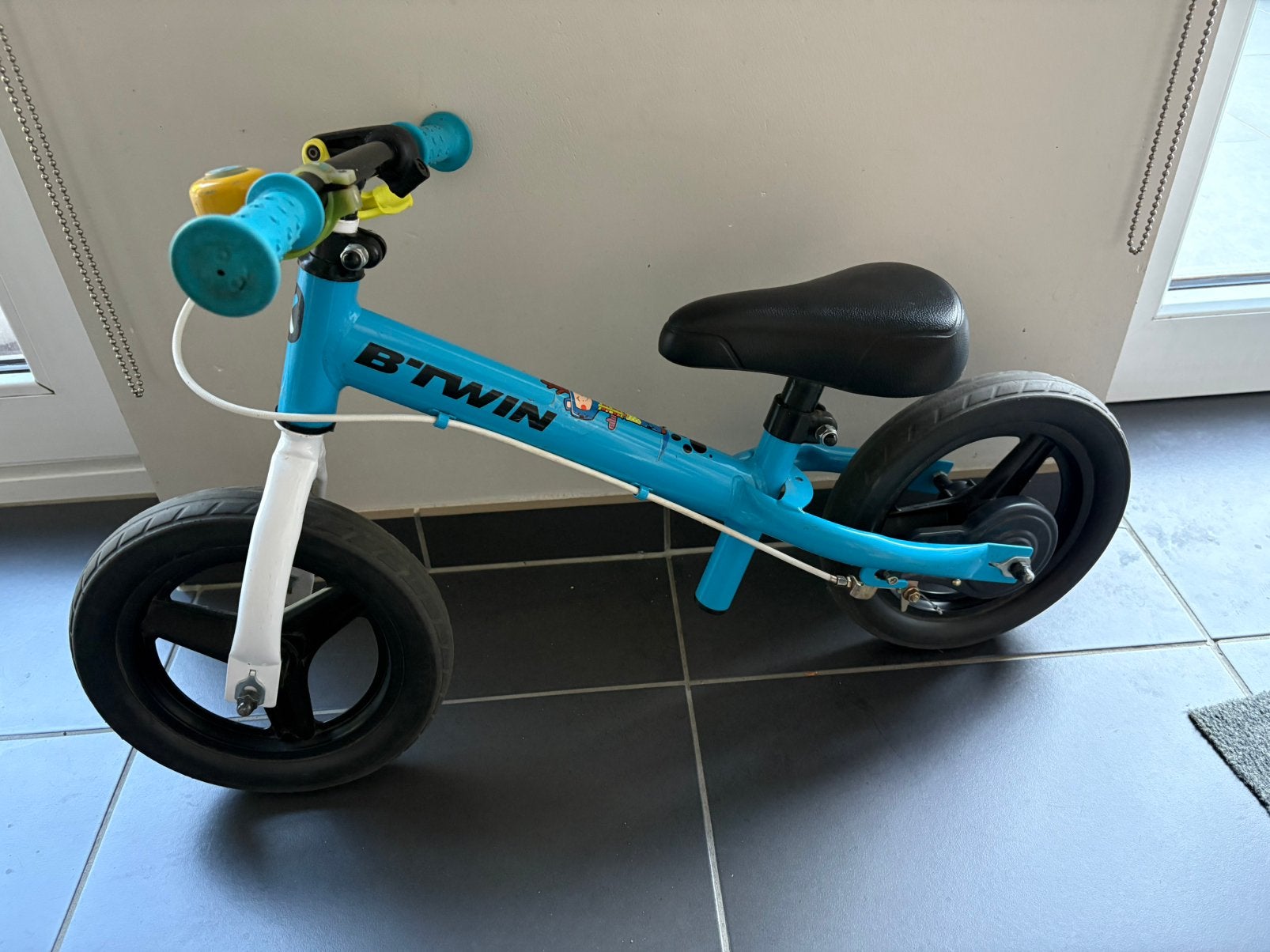 Blauw loopfiets b’twin, Ophalen, Gebruikt, Loopfiets