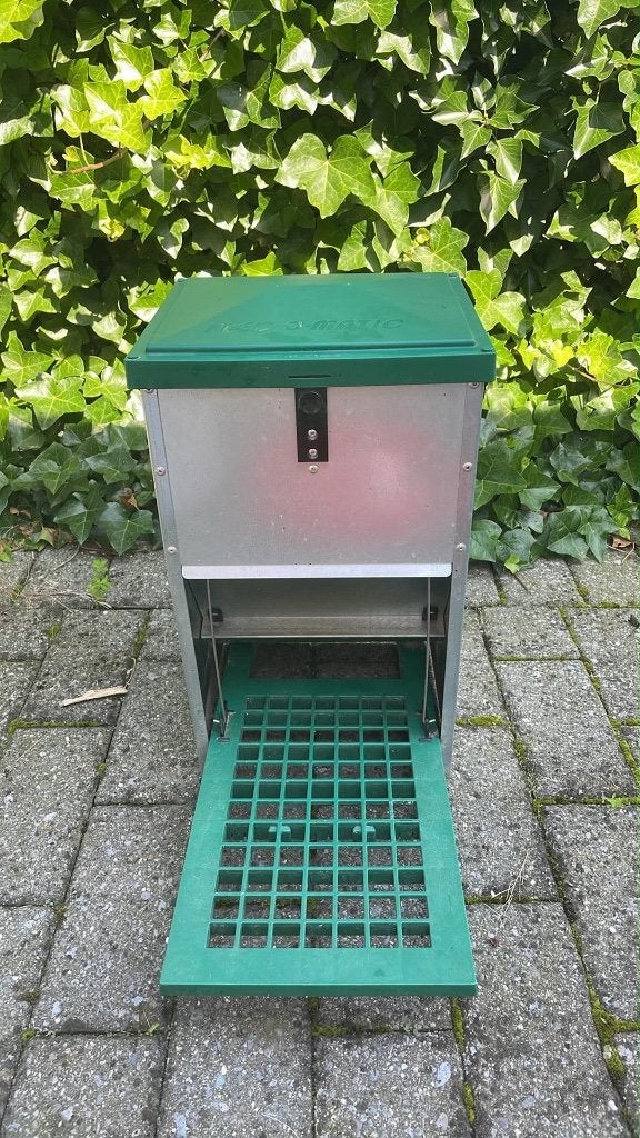 Trapbak en drinksilo kippen, Animaux & Accessoires, Volatiles | Accessoires, Comme neuf, Abreuvement et Alimentation, Enlèvement